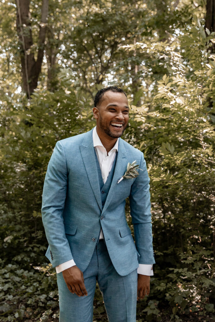 Trouwfotografie in Lisse, fotoshoot van Kevin en Nicole in het bos.