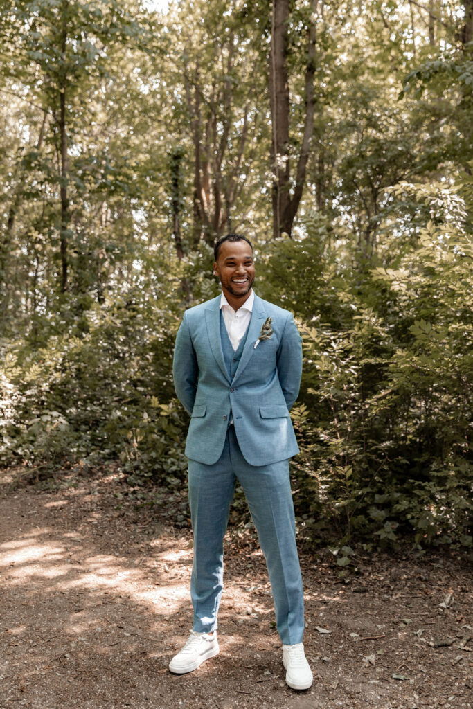 Trouwfotografie in Lisse, fotoshoot van Kevin en Nicole in het bos.